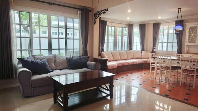 C1323 ให้เช่าบ้านเดี่ยว 3 ชั้น หมู่บ้านFantasia villa 3 เฟอร์นิเจอร์ครบ ใกล้สถานี BTSแบริ่ง