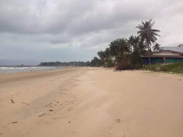 ที่ดินดีดีสวยสวย หาดส่วนตัว ริมหาดสะพลี อำเภอปะทิว จังหวัดชุมพร 